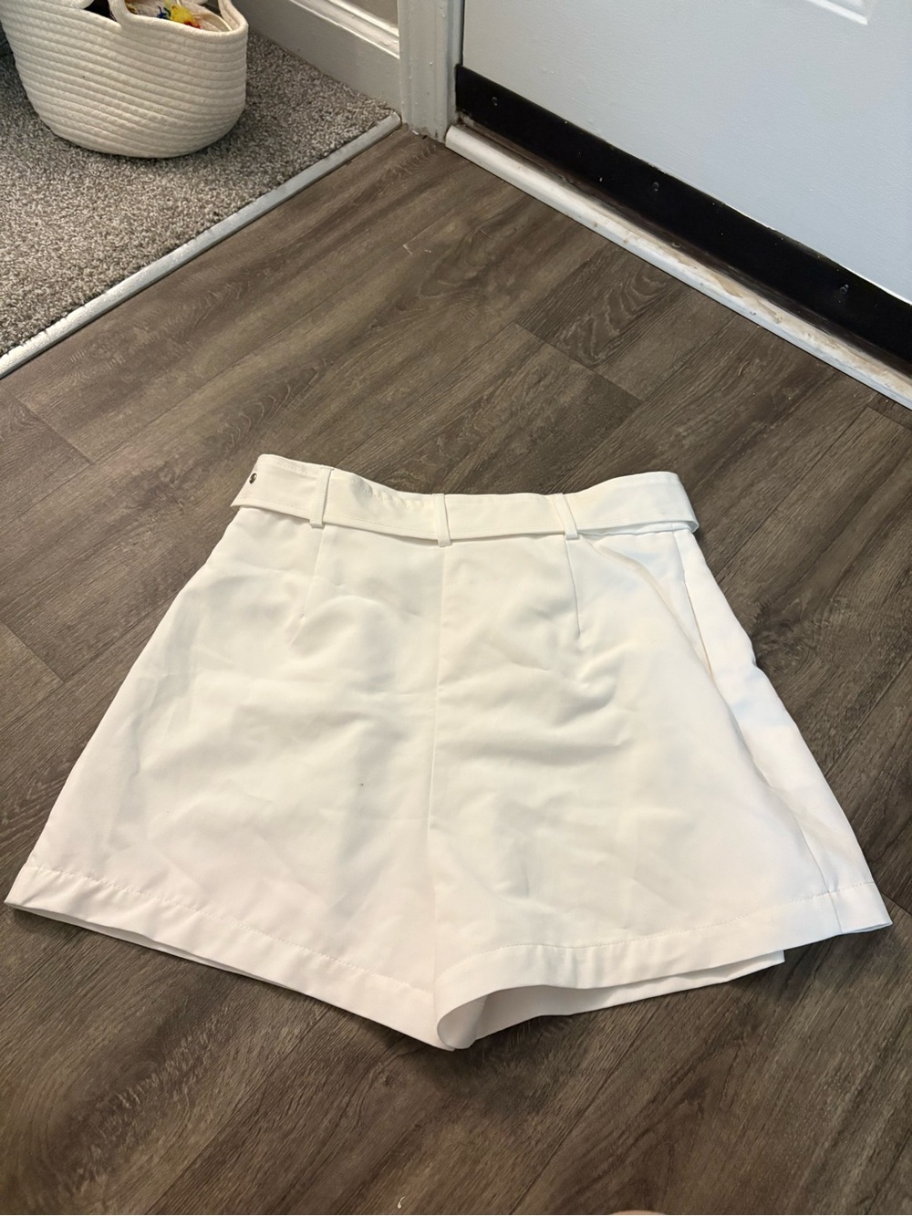 Sugarlips White High-Waist Belted Women's Shorts - Picture 4 of 4